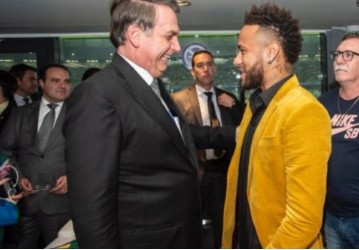 Neymar fez chamada de vídeo com Jair Bolsonaro após cravar os pés na Calçada da Fama