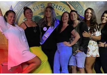 Grupo de 16 pessoas pega coronavírus após se reunir em bar para comemorar fim da quarentena