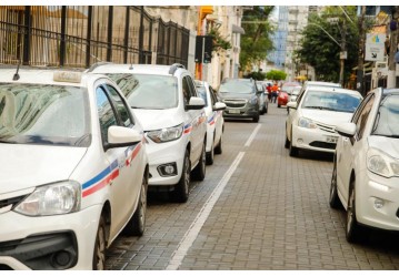 Prefeitura encaminha à Câmara projeto para ampliar idade máxima de veículos de táxi, mototáxi e aplicativos